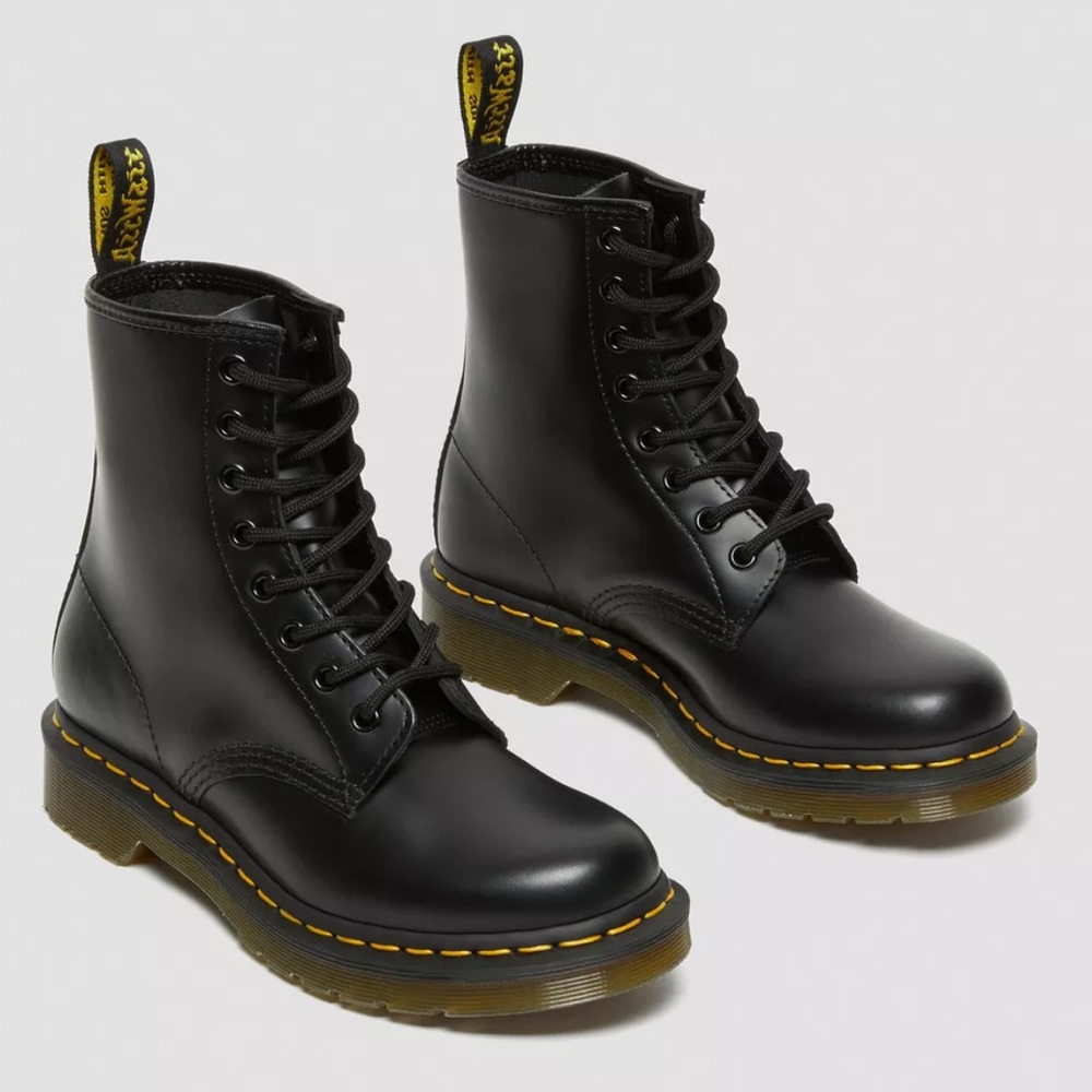 Dr Martens | 1460 W’s smooth leather lace up